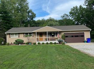 2296 Bixler Dr, Mogadore, OH 44260