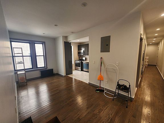 4th image of 3661 Broadway #44