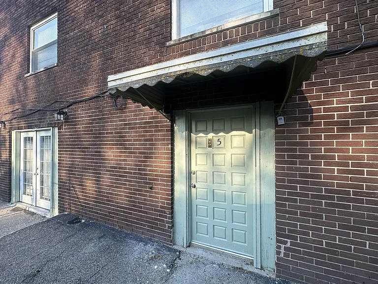 Private entrance to Apt. 5