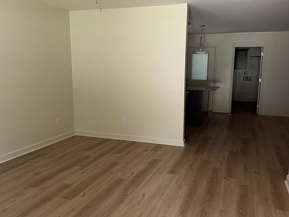3rd image of 1289 Janice Rd