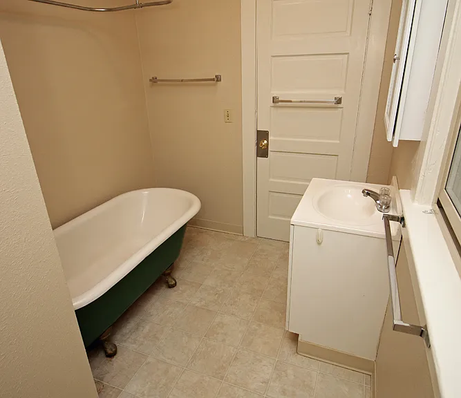 The Summit Arms Apartments — Photo 17