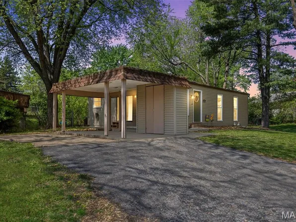 26 Orchard Hills Dr, Saint Peters, MO 63376