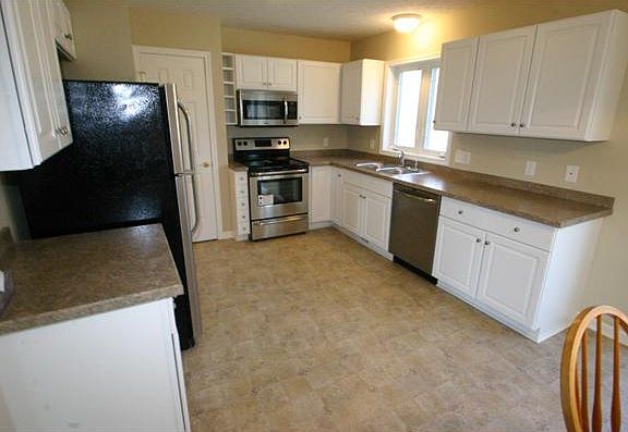 5th image of 76 Diana Dr