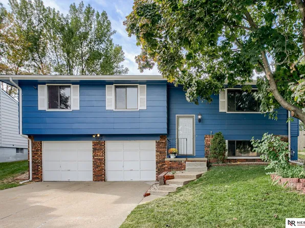2207 Independence Dr, Lincoln, NE 68521