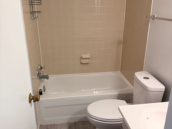4th image of 2831 31st Pl NE