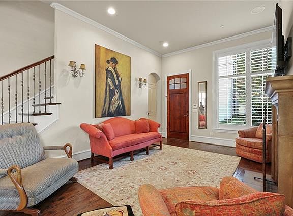 5th image of 718 Warwick Ln