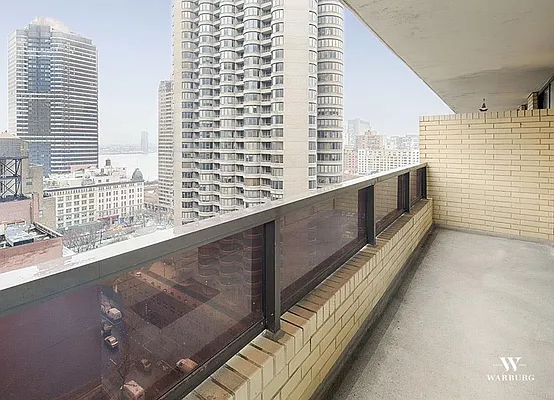 Sold by Warburg | media 19