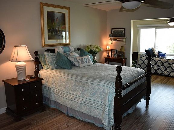 2nd image of 100 Bluff View Dr APT 409A