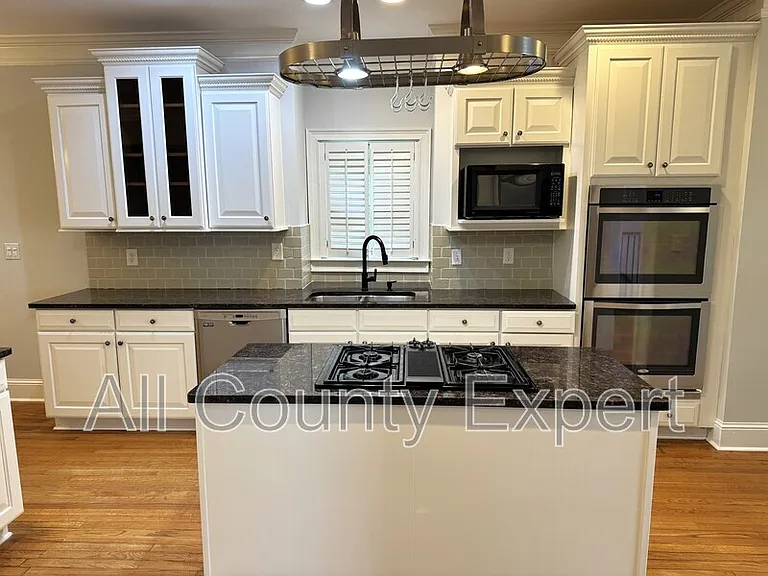 871 Lenox Ct NE — Photo 8