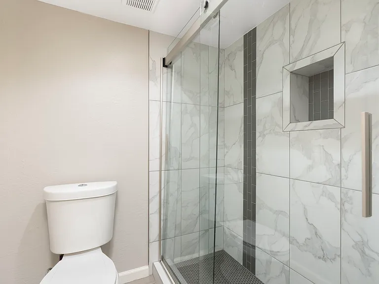 Primary suite #1 w/ step-in tile shower