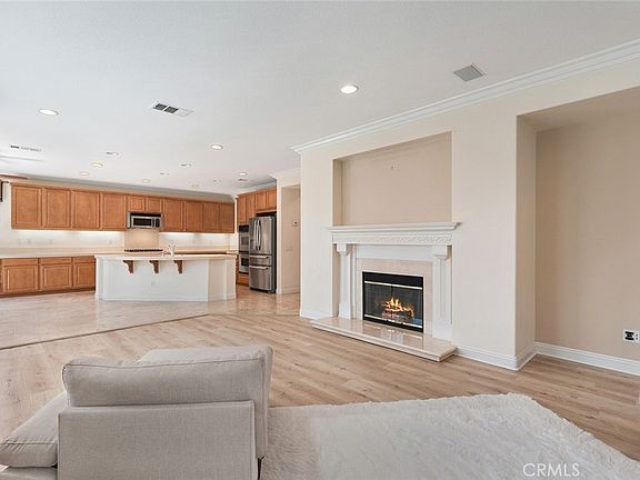 4th image of 8469 Applegate Ct
