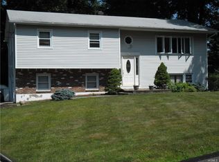 17 Glenmere Ct, Airmont, NY 10952