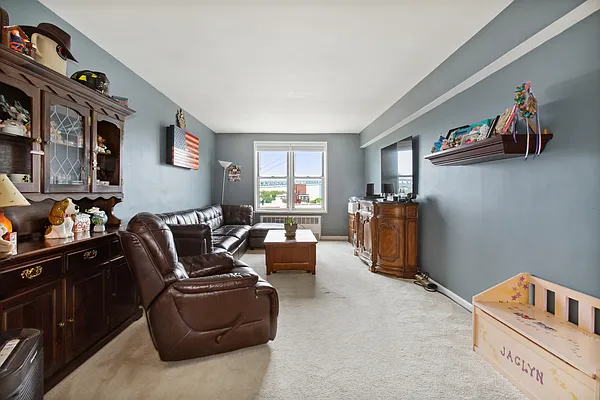 Sold by Remax Edge | media 29