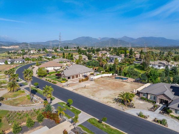 871 Santa Cruz Dr, Redding, CA 96003