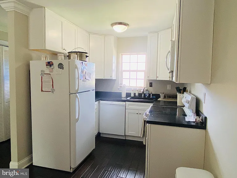 112 Chester Ct — Photo 2