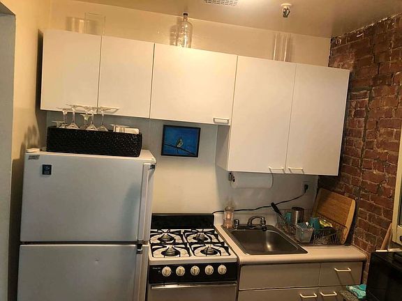 4th image of 28 W 83rd St #5