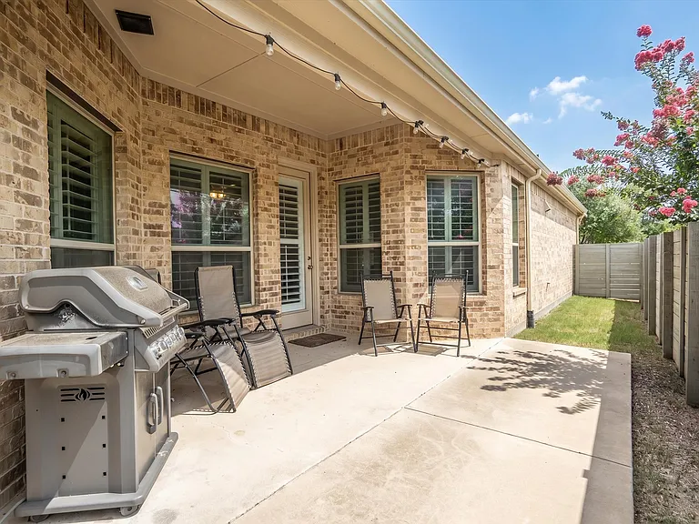 840 Parkside Dr — Photo 23