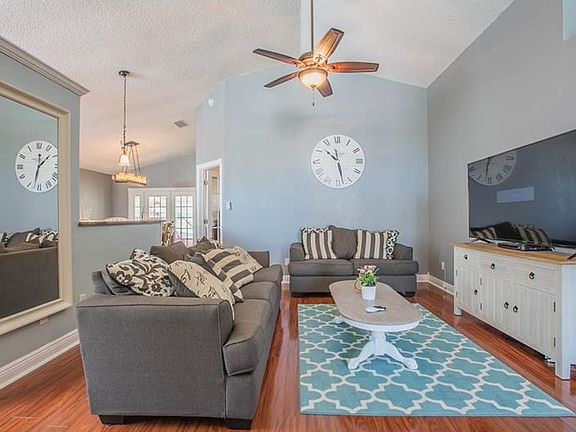 2nd image of 2837 Saint Augustine Dr