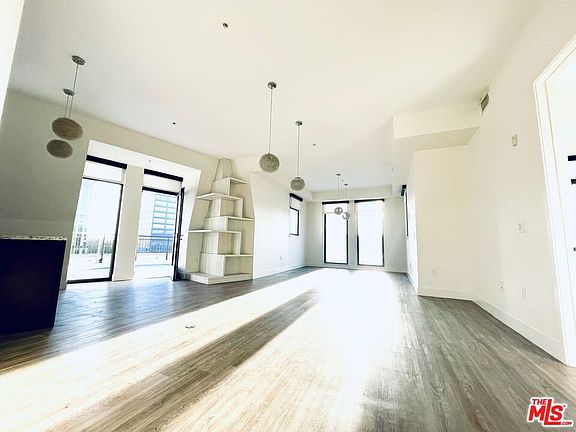 3rd image of 1122 Gayley Ave APT 404