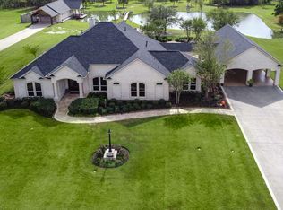 645 Frontier Dr, Bridge City, TX 77611