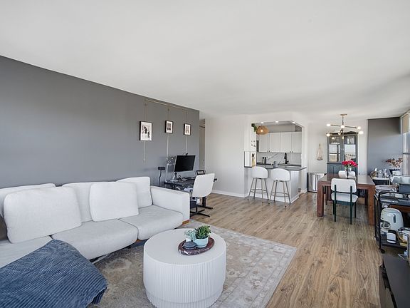 5th image of 655 W Irving Park Rd APT 2916