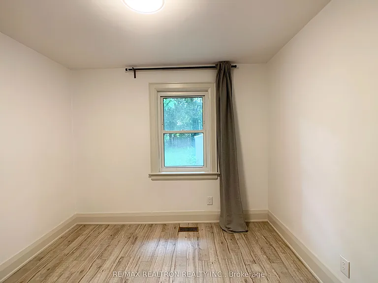 48 Mann Ave — Photo 14
