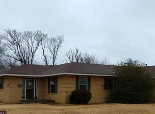 804 E Sycamore Ave, Altus, OK 73521