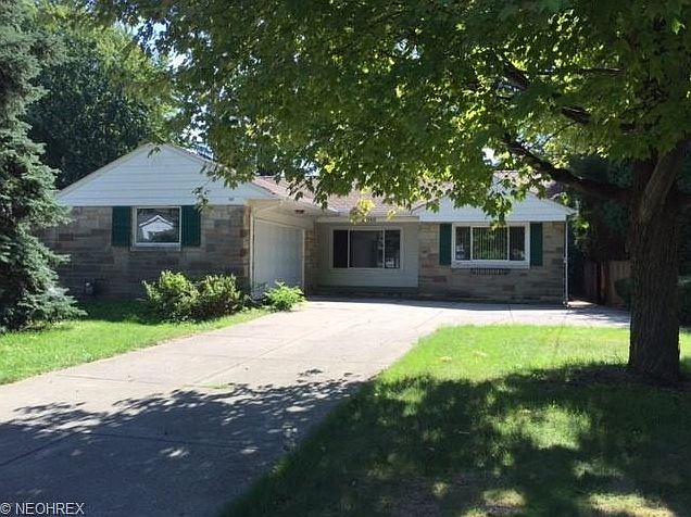 1st image of 25560 Edgecliff Dr