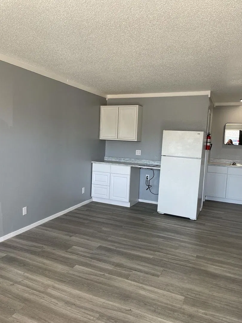 901 Apple Dr — Photo 2