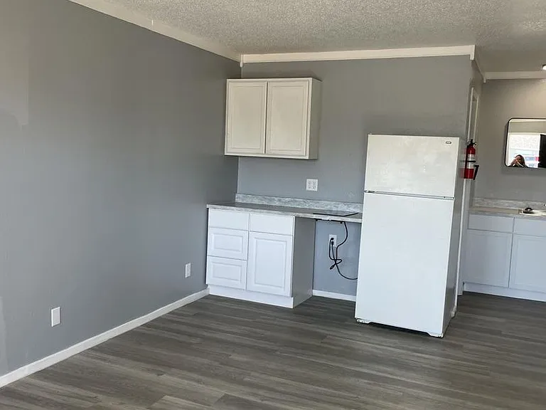 901 Apple Dr — Photo 2