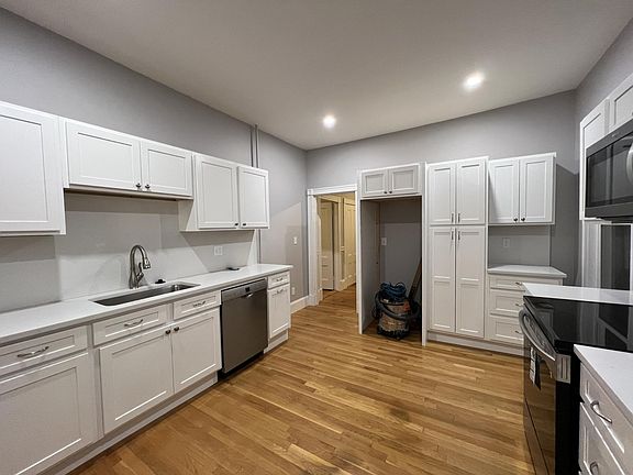 3rd image of 22-24 Bartlett St #U1