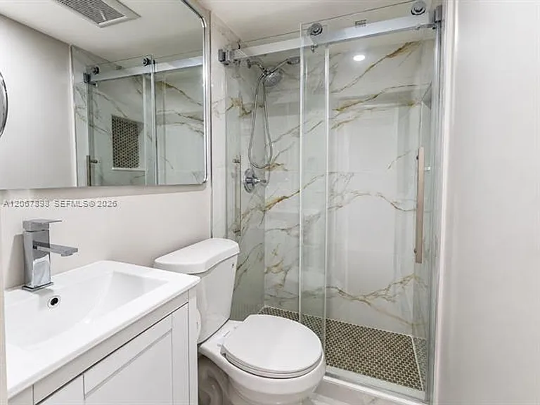 14124 Kendale Lakes Cir #Townhouse 14124 — Photo 12