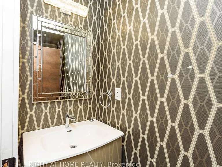 176 Maplewood Rd — Photo 17
