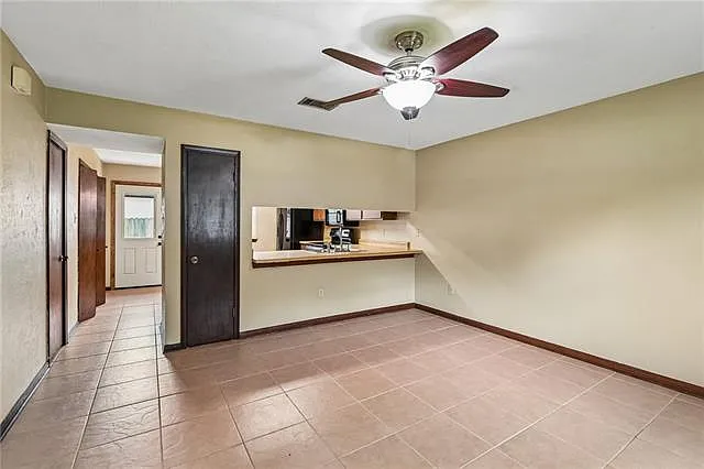 2 bed, 1.5 bath, 1100 sqft, $1,300 — Photo 2