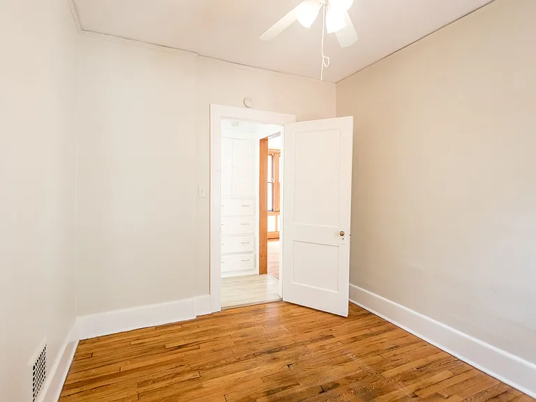 1042 Wayburn Ave — Photo 12