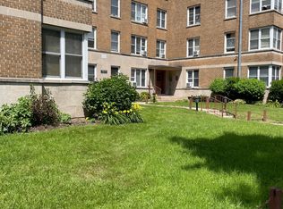 7060 N Sheridan Rd APT 410, Chicago, IL 60626