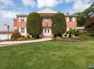1 Demarest Ct, Englewood Cliffs, NJ 07632