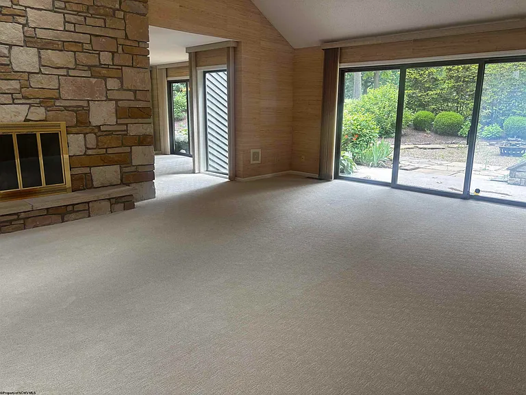 104 Lakeview Dr — Photo 5