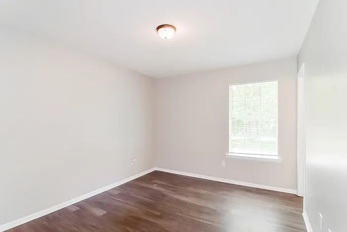 813 N Burbank Dr — Photo 5