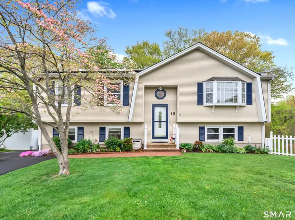 19 Robertson Drive, Hamden, CT 06518