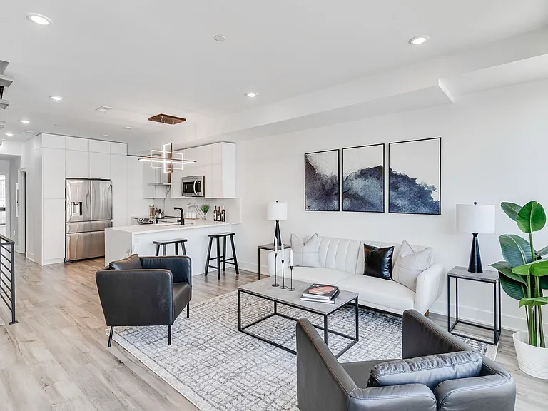 Brand New Luxury Townhouses — Photo 35