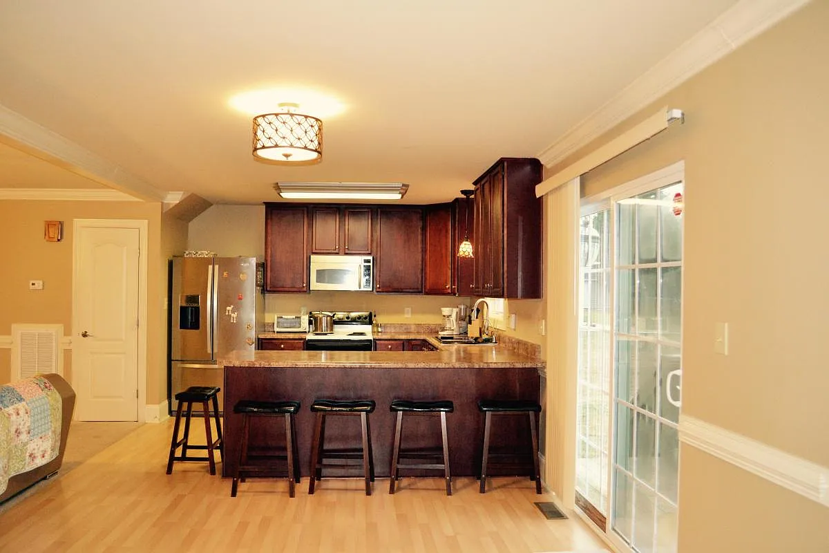 1 bed, 2400 sqft, $650 — Photo 3