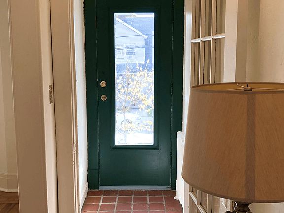 Entrance airlock