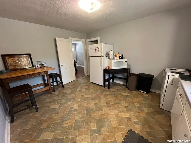 859 Oasis St — Photo 13