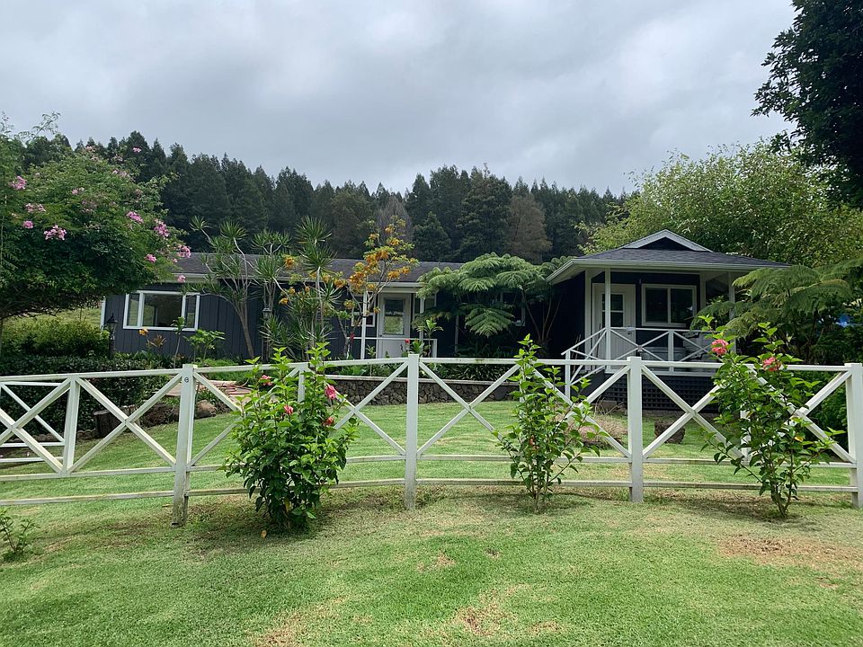Front of cottage.
