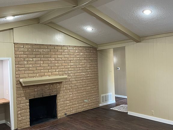 5th image of 414 Top Hill Dr