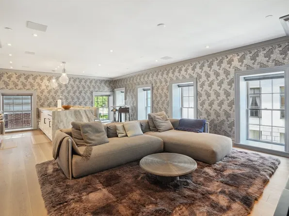 32 Derne St #4C, Boston, MA 02114