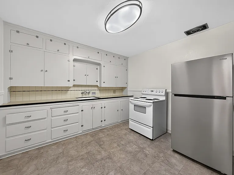 280 Morris Ave S #7 — Photo 4