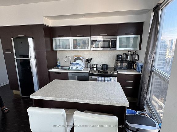 5th image of 386 Yonge St #3807