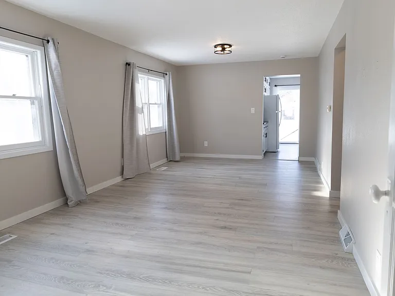 1133 Columbia St — Photo 17